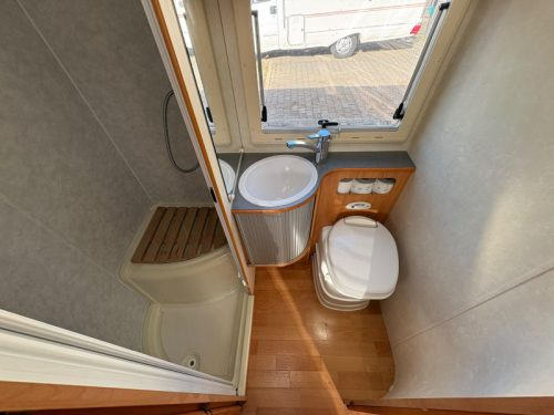 Adria Izola 687 SPG Airco,Festbett,140PK Foto: 16