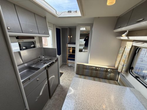 B&uuml;rstner Ventana Avantgarde 490 TK BUNK BEDS FIXED BED 6 BERTH - photo: 7
