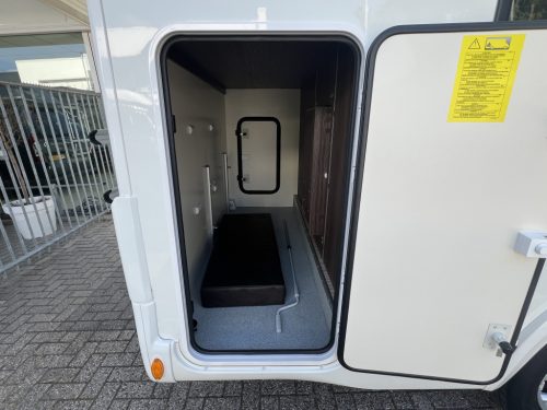 Benimar Cocoon 486 POP-TOP ROOF SPACE SAVER AUTOMATIC TOW HITCH photo: 19