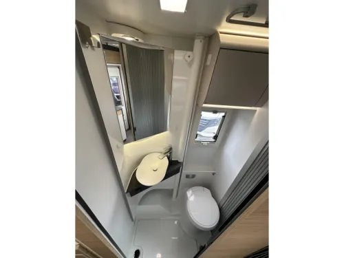 Adria Coral 600 SL 140PS L&auml;ngsbetten Garage Foto: 9