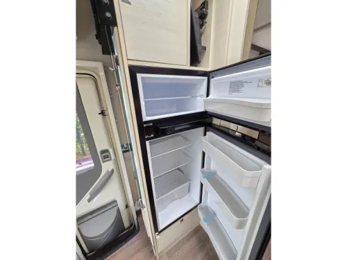 Chausson Welcome 728 EB Pop-top roof Queensbed Automatic  photo: 14
