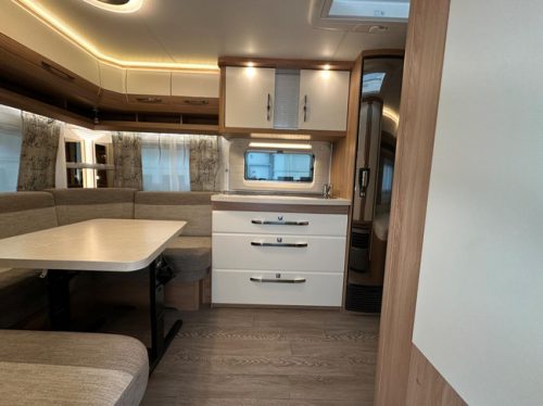 Hobby De Luxe 460 UFE photo : 4