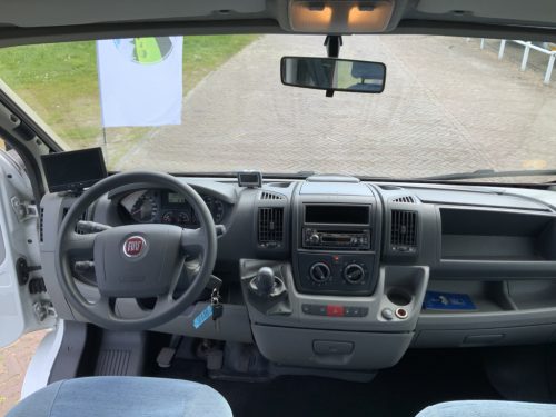 Adria Compact 2.3 MultiJ. 130 PS, Teilintegriert, franz&ouml;sisches Bett hinten, Motorklimaanlage, Anh&auml;ngerkupplung, kleiner Camper, Bj. 2009 Camp centrum on the road Marum Foto: 19