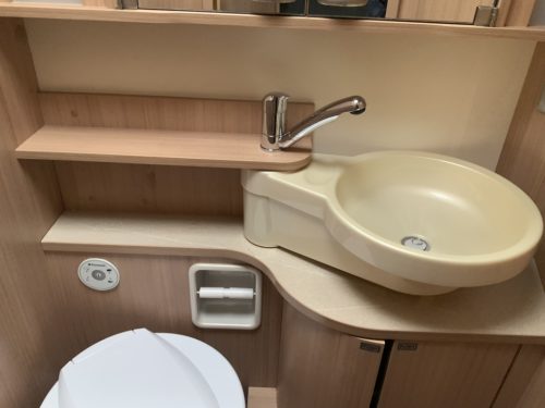 B&uuml;rstner Ixeo IT 700 2.3 MultiJet 130 PK, Queensbed, Zij-bank, Draaistoelen, Bj.2012 &bdquo;Ihr Wohnmobil-Verkaufsvermittler Camper centrum on the road foto: 37
