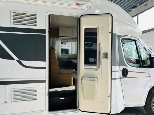 Adria MATRIX 670 SL Axess Lits s&eacute;par&eacute;s, plancher enti&egrave;rement plat, 5 places avec ceinture photo : 10