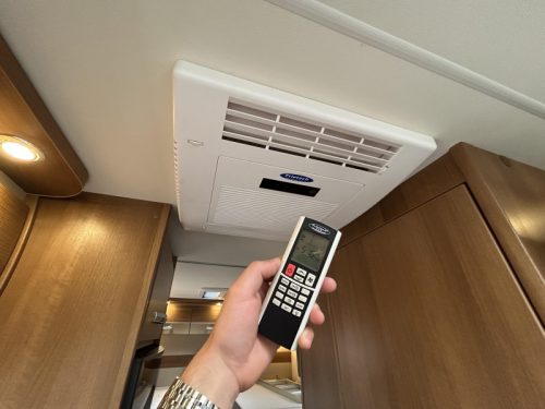 Knaus Van I 600 ME Pop-top roof, Solar, Satellite dish  photo: 21