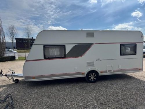 B&uuml;rstner Premio Plus 520 TL spacious family caravan photo: 4