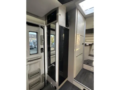 Chausson Titanium Ultimate 777 GA Lithium battery, Inverter photo: 13