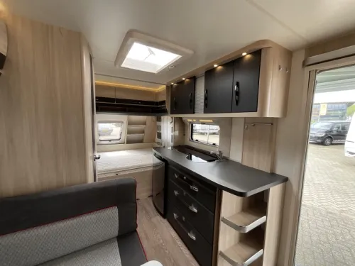 Hobby De Luxe Edition 440 SF MOVER-VORZELT-MARKISE Foto: 5