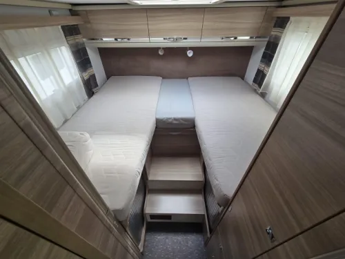 Adria Coral S 670 SL single beds/5 seat belts photo: 11