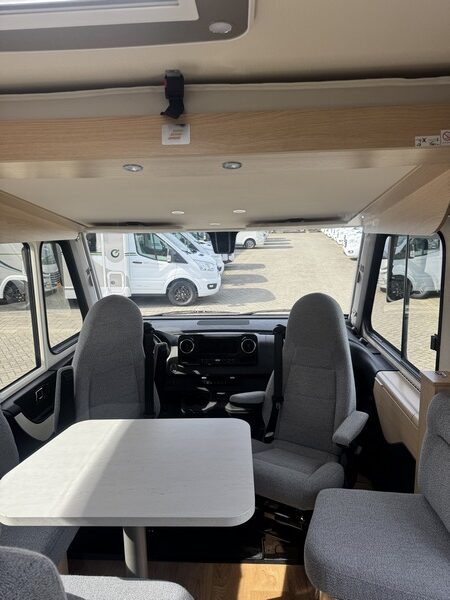 Hymer B MC I 680 &eacute;quip&eacute; d'un puissant Mercedes 9 G Tronic 170 ch AUTOMATIQUE lits jumeaux + lit pavillon (56  photo : 60
