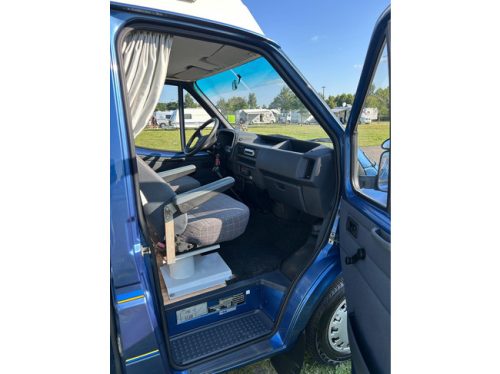 Ford TRANSIT 80D ORIGINAL FACTORY CAMPER VAN 4 SLEEPING PLACES | Towbar | Awning | Inverter photo: 13