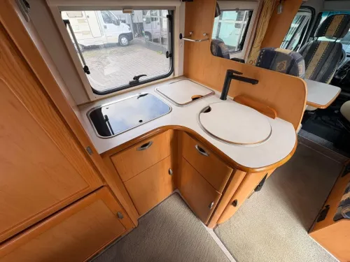 Hymer Tramp 655 Airco,Topindeling,Festbett  Foto: 12