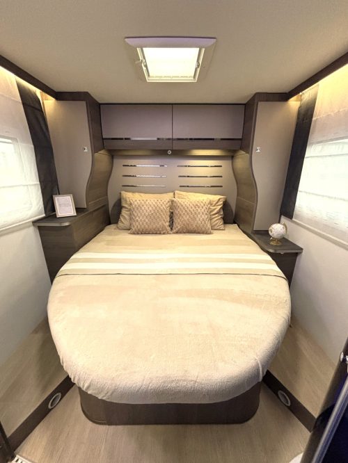 Challenger Graphite 288 AUTOMAAT 15.000KM! QUEENSBED HEFBED Foto: 2