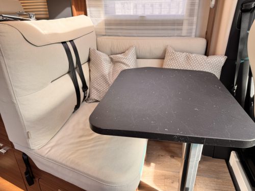 Hymer B-MC T 680 single beds pop-top roof  photo: 23