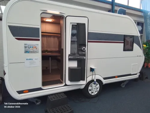 Hobby De Luxe 400 SFE model 2027 frans bed  foto: 1