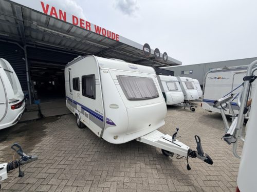 Hobby De Luxe 400 SF Awning, Dinette Transverse bed