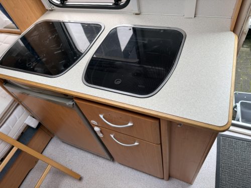 Knaus Blue Line 450 TK CAMA LITERA CAMA FIJA ASIENTO EN U foto: 7