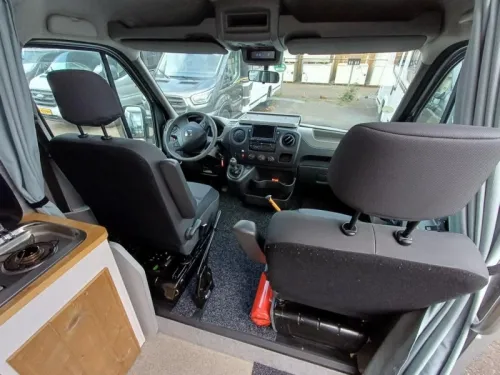 Nissan NV400  photo: 17
