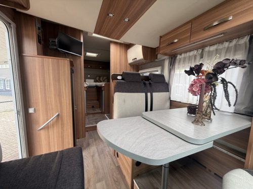 Weinsberg CaraSuite Edition IC-line 700 MEG 140 PS Euro 6 L&auml;ngsbetten+Hubbett elktr. Sch&uuml;ssel TV Garage Fahrradtr&auml;ger Markise Fliegengittert&uuml;r Kamera Foto: 22