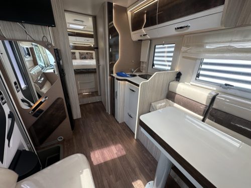 Elnagh Magnum 582 140HP Queensbed Roof Air Conditioner photo: 5