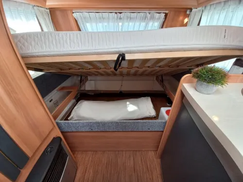 Hobby De Luxe 400 SF voortent-fietsendrager  foto: 13