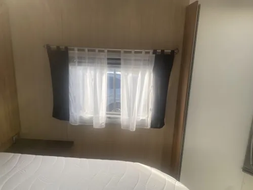 Pilote Aventura P 730 with queen bed AND LUXURY photo: 25