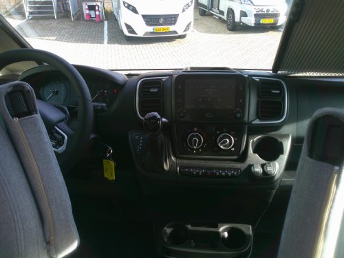 LMC Cruiser 740 EL single beds, Automatic photo: 5