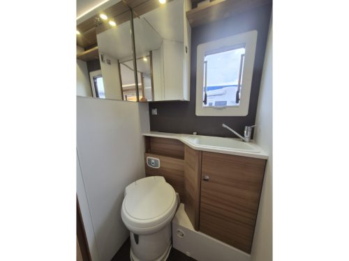Adria Matrix M 670 SL 160 hp Single beds photo: 12