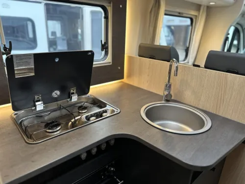 Sunlight T 68 Adventure Edition Roof air conditioning, Oven photo: 13