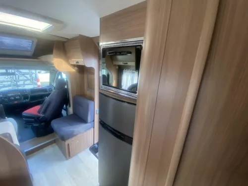 Pilote Aventura P 730 with queen bed AND LUXURY photo: 23