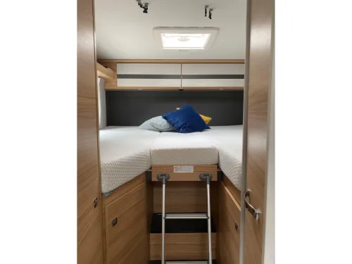 Dethleffs Globebus T 6 - Tall refrigerator photo: 15