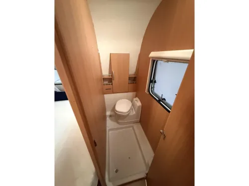 Knaus Sport 500 FDK CAMA LITERA CAMA FIJA ASIENTO foto: 16