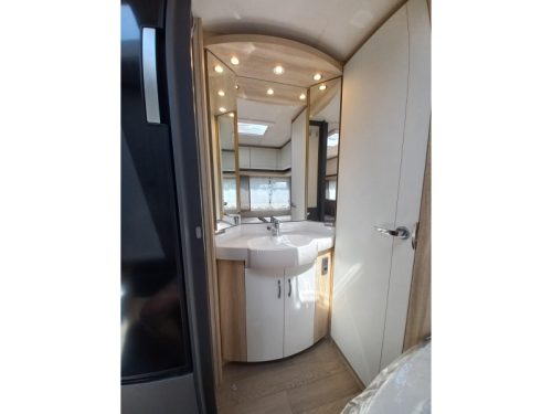 Hobby De Luxe 460 UFE 1500kg Foto: 13