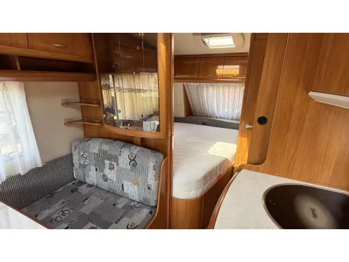 Hobby Excellent 410 SFE French bed train seat toilet photo: 10