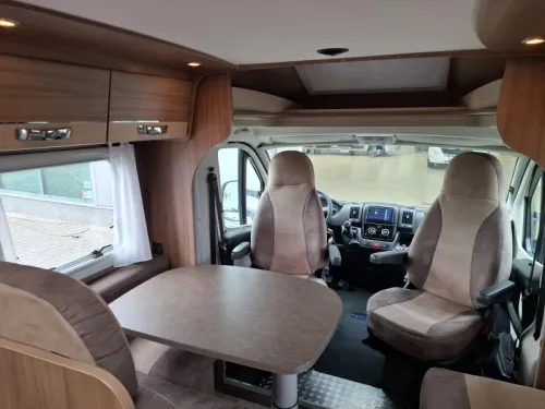 Pilote Adventure 736 T 130PK Queensbed Hubdach Foto: 15