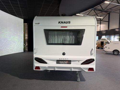 Knaus Sport 450 FU dinette / French bed  photo: 3