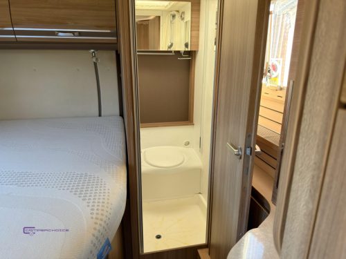 Rapido S6 640 F Queensbett nur 6,50m Foto: 10
