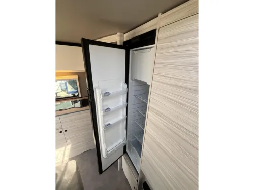 Dethleffs C'Joy Active 420 QSH COMPACT-XL KOELKAST Foto: 10