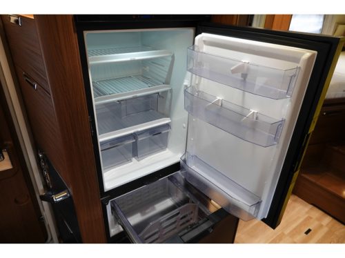 NIESMANN BISCHOFF Arto 83B 180Pk Automatic | Overhead Cabinets | Bar Seating | Leveling System | Roof Air Conditioning photo: 11