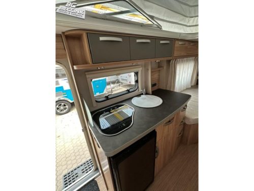 Eriba Feeling 442 SINGLE BEDS Pop-top roof photo: 3