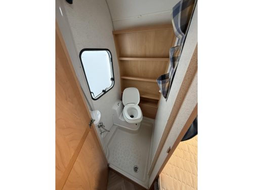 B&uuml;rstner Amara 450 TS Franz&ouml;sisches Bett Sitzgruppe Vorzelt  Foto: 17