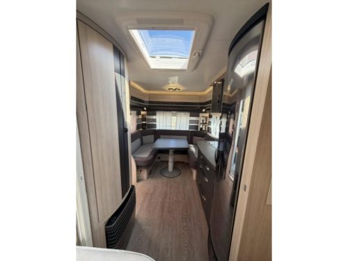Hobby De Luxe Edition 460 UFE Incl. Awning and Mover photo: 19