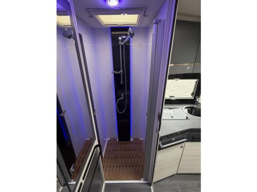 Chausson 640 Titanium Premium 170HP Automatic Lift Bed Solar Panel Very Spacious photo: 23