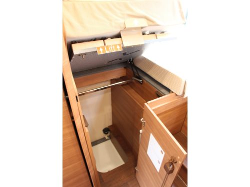 Carthago Chic C-Line I 4.9 LE-L Single beds + Pop-top roof  photo: 71