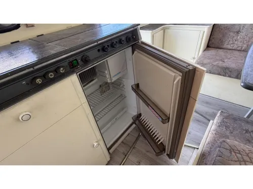 Dethleffs Camper 440 T asiento de tren cama fija aseo foto: 8