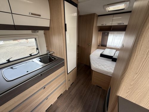 B&uuml;rstner Averso Plus 500 TS AWNING/POP-TOP ROOF/6-PERSON photo: 4