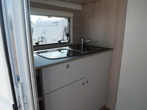 B&uuml;rstner Premio Life 425 TS Mover, awning photo: 4