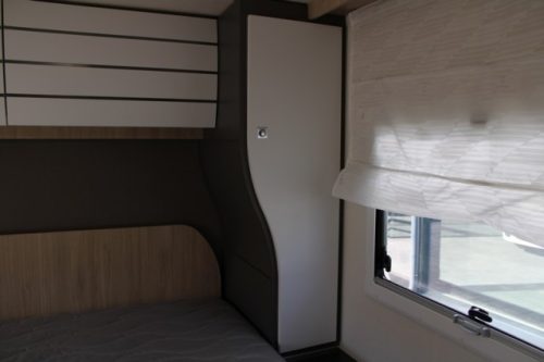 Challenger Graphite Vip Edition T 328 igual Chausson 788 AUTOM&Aacute;TICO Fiat 140 cv equipado con cama Queen y cama abatible 4 pers. (76 foto: 40