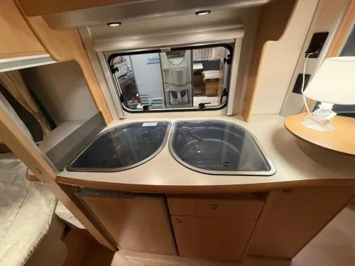 Home-Car Racer Trophy 430 TZF FIXED BED DINETTE AWNING photo: 10